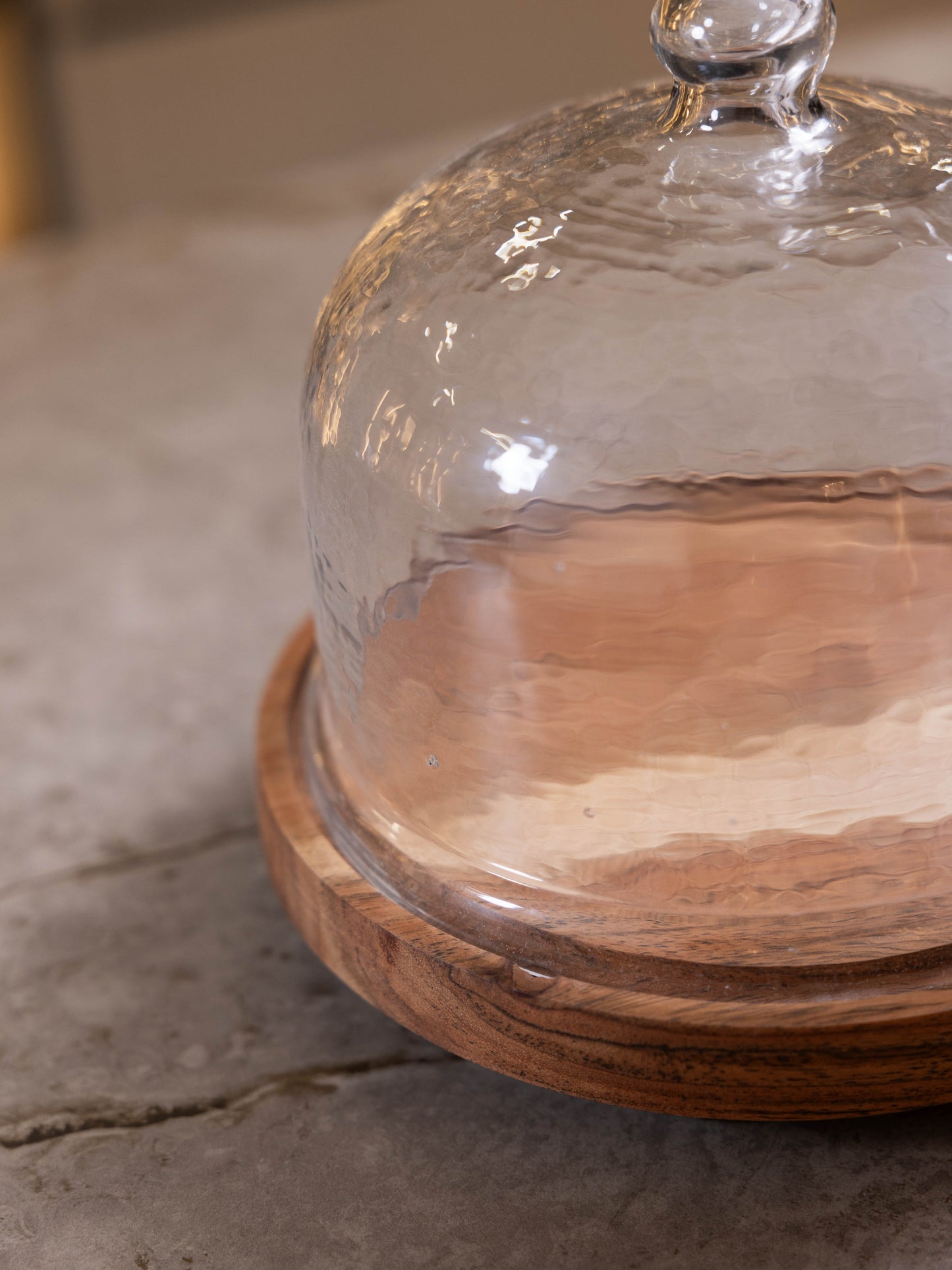 مضيفة كيك بتصميم أنيق