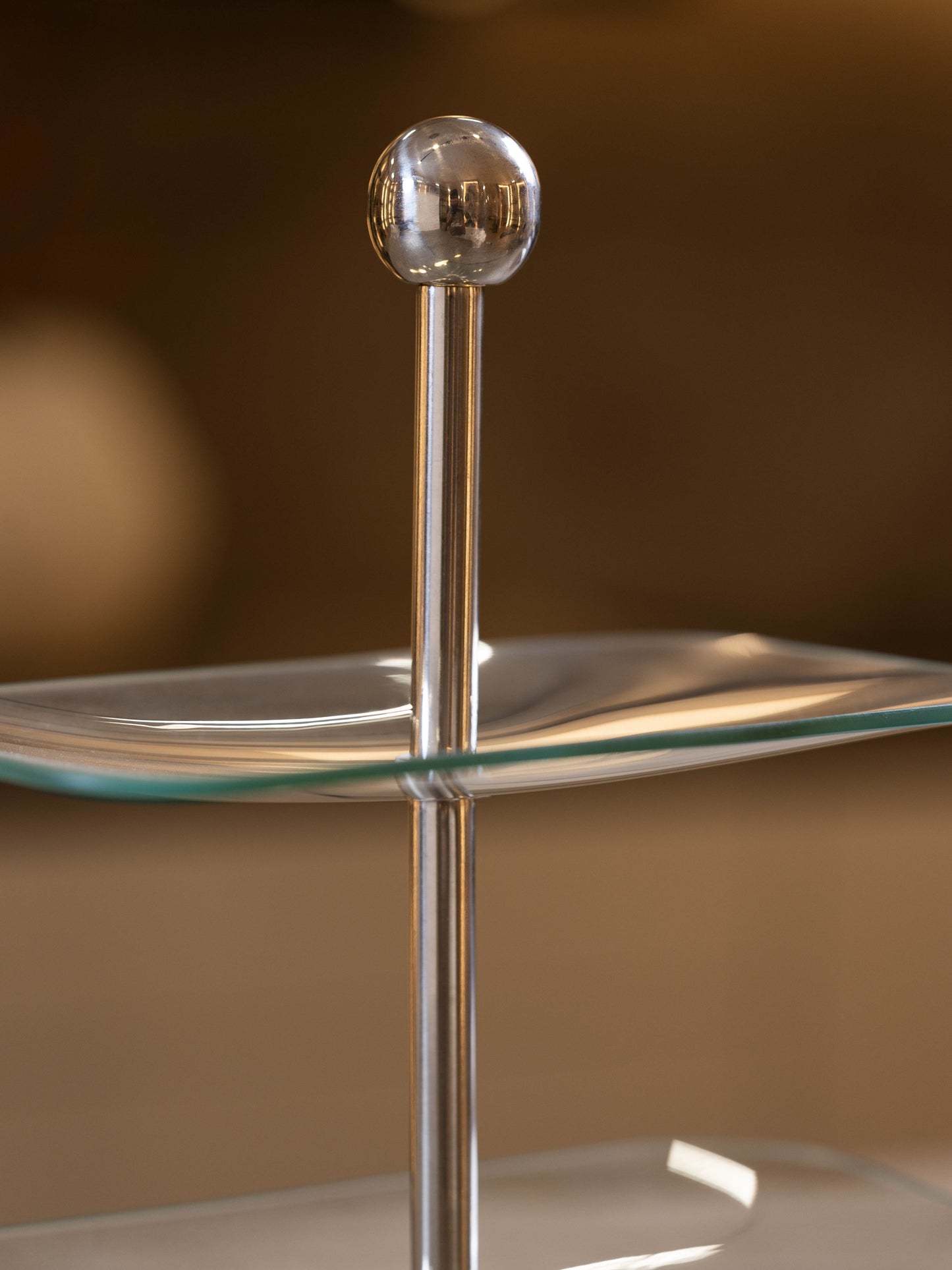 مضيفة كب كيك بتصميم أنيق