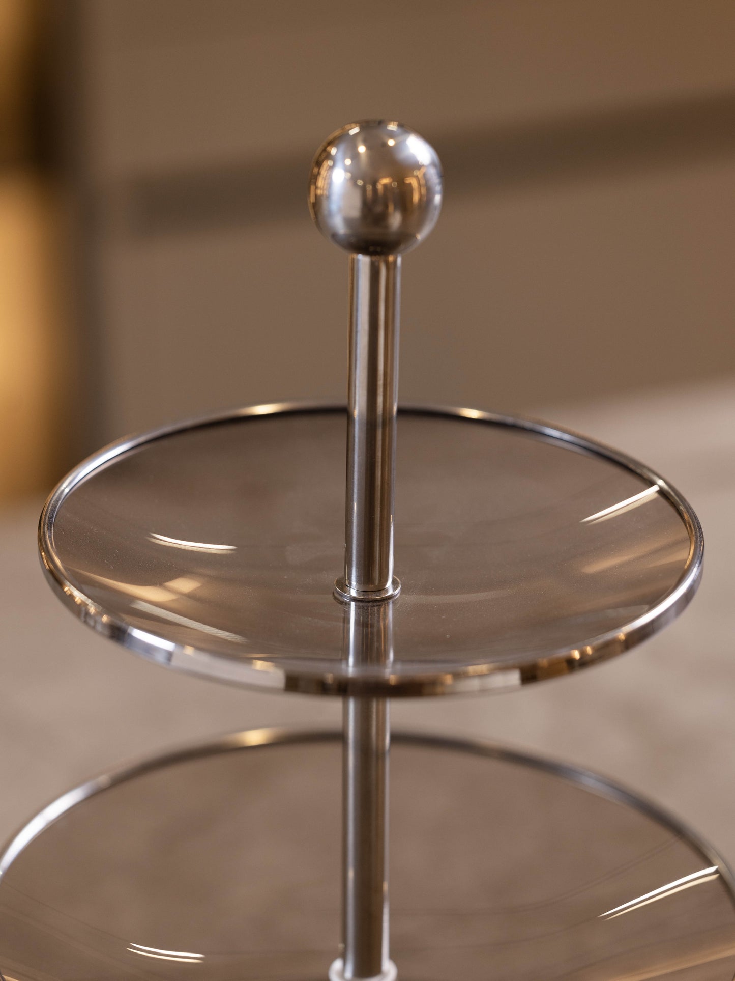 مضيفة كب كيك بتصميم أنيق