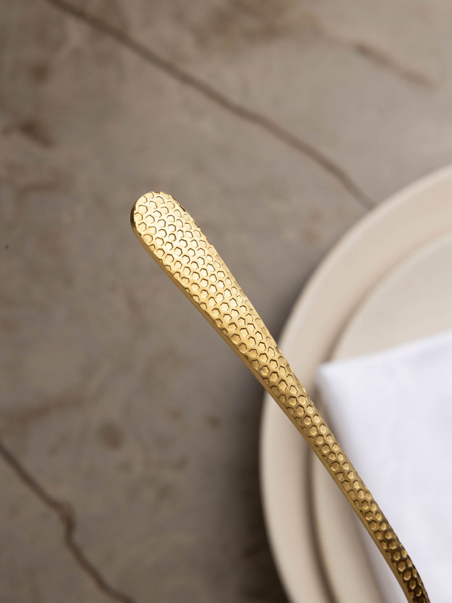 طقم ملاعق بحجم متوسط بتصميم أنيق