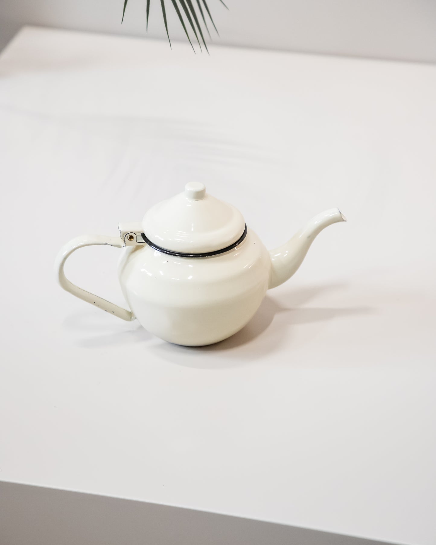 ابريق شاي توتيا بتصميم عملي