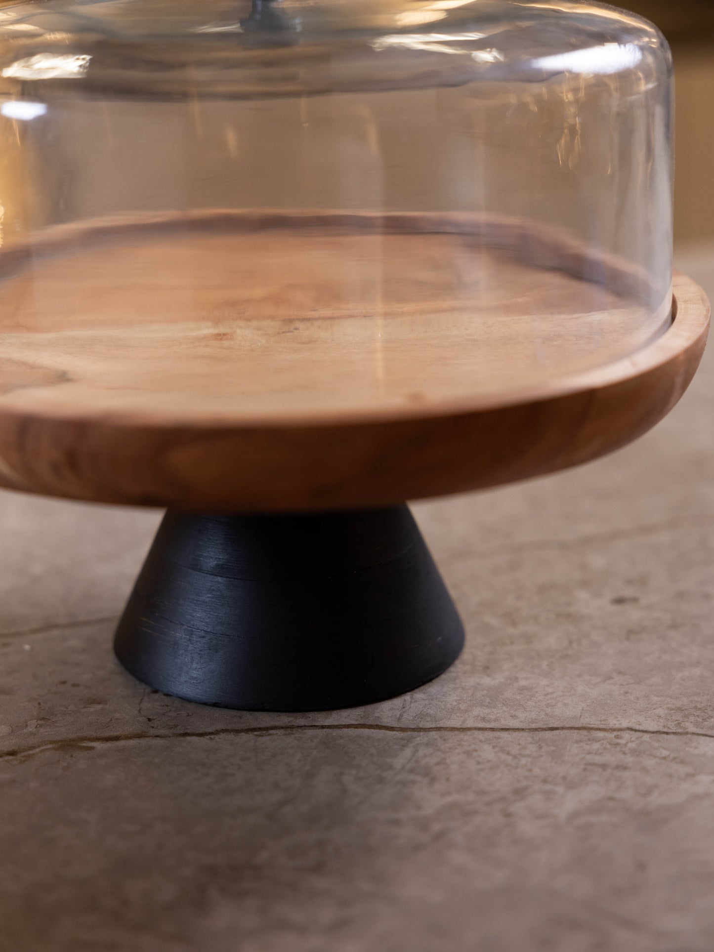 مضيفة كيك بتصميم مميز