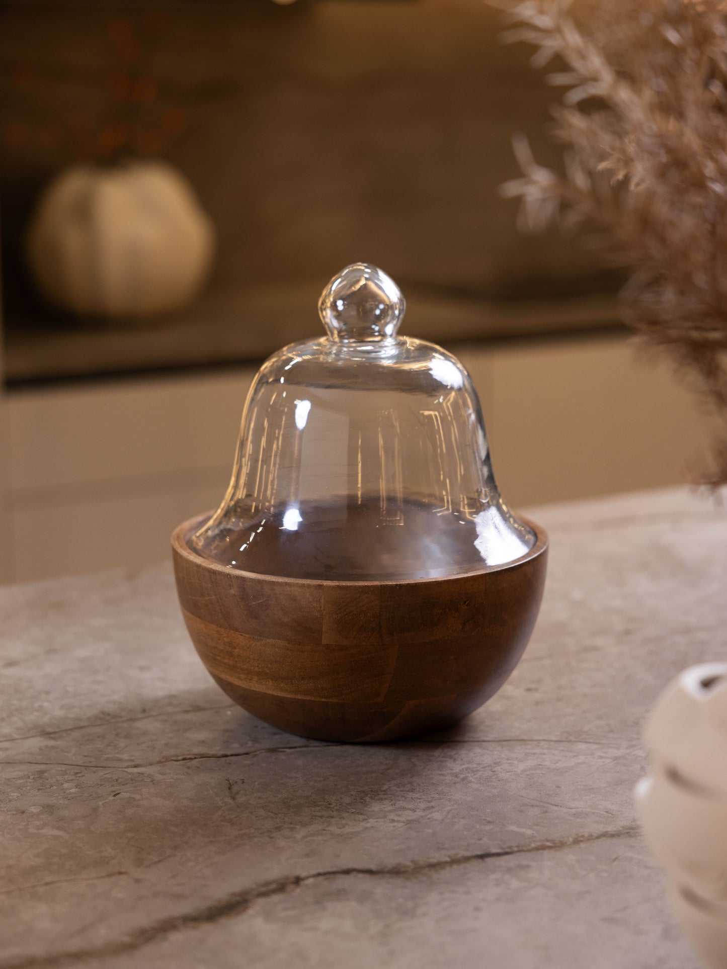 مضيفة كيك بتصميم أنيق