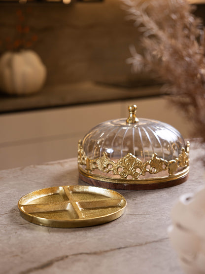 مضيفة كيك بتصميم مميز