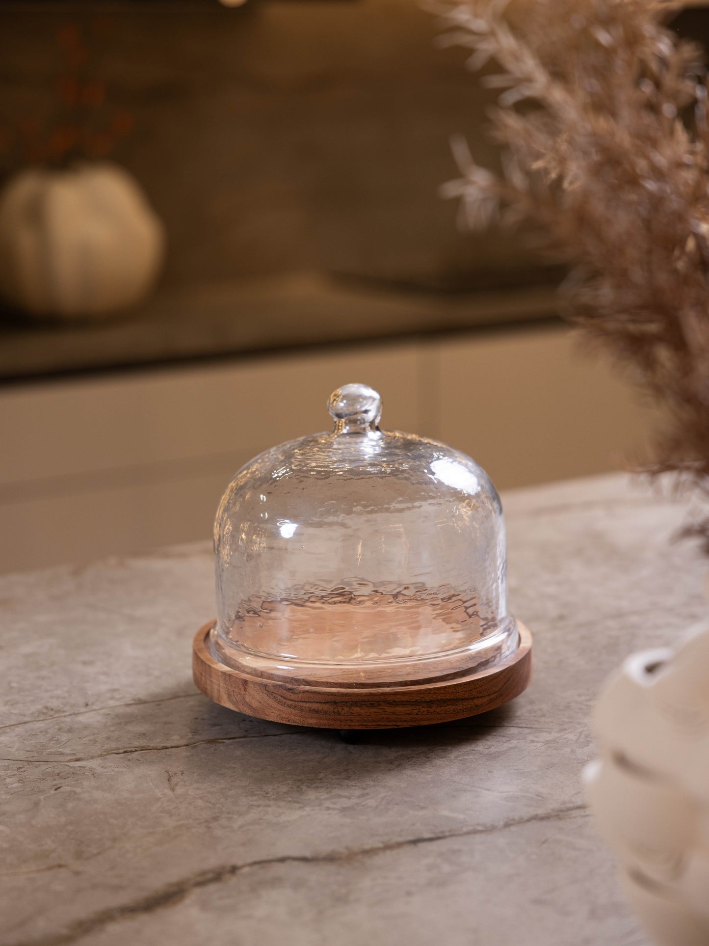 مضيفة كيك بتصميم أنيق