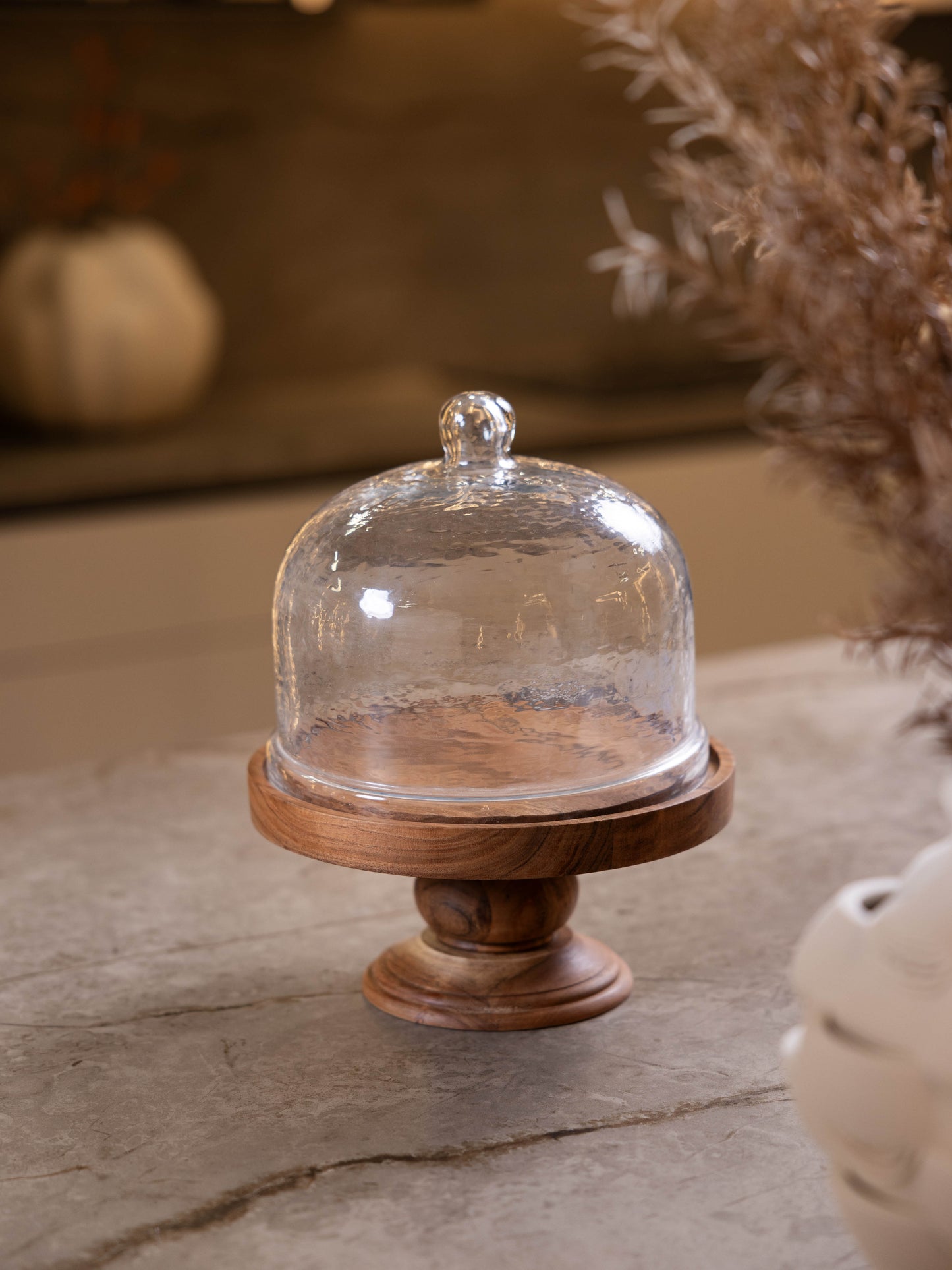 مضيفة كيك بتصميم أنيق