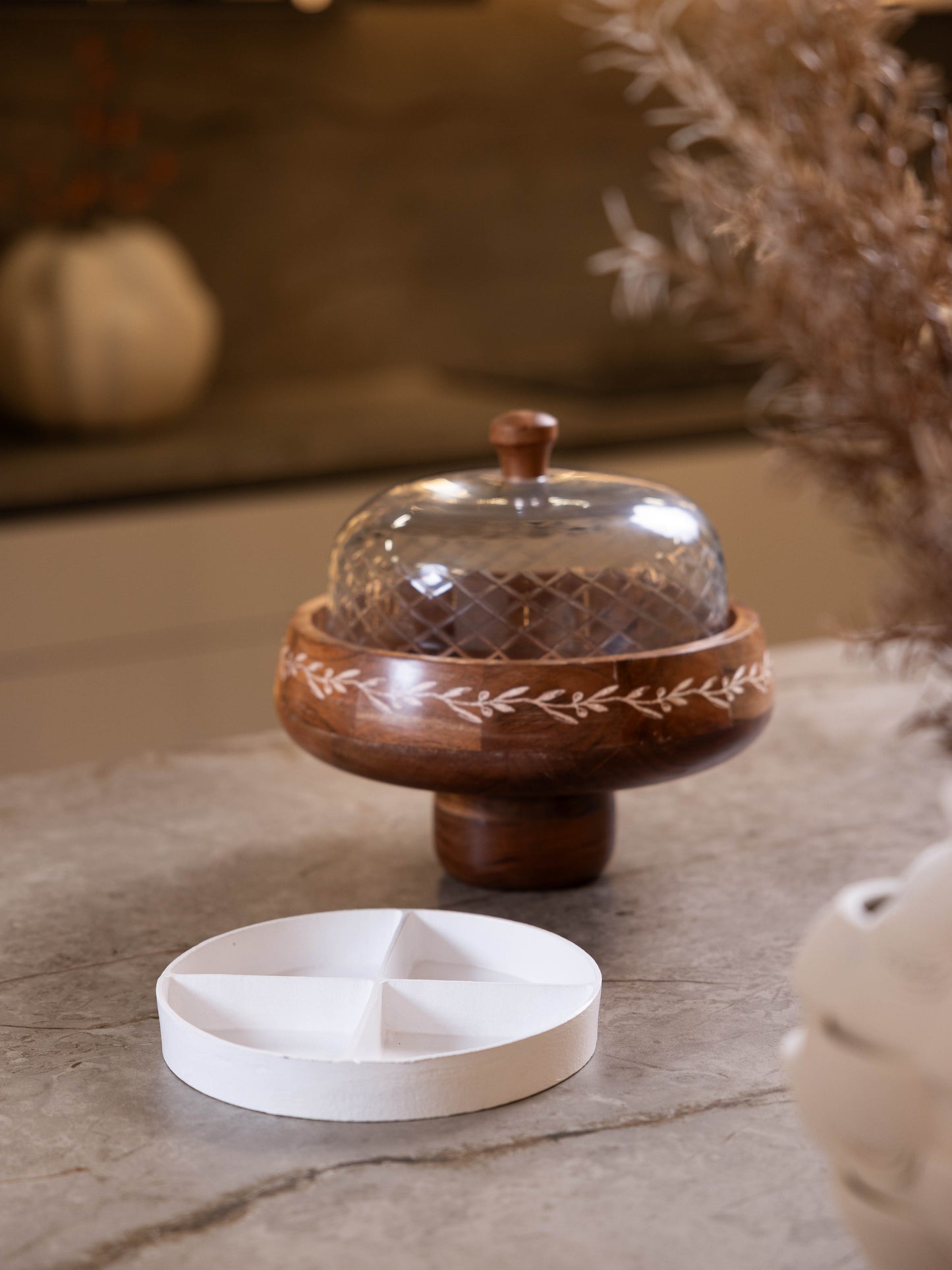 مضيفة كيك بتصميم بتصميم مميز