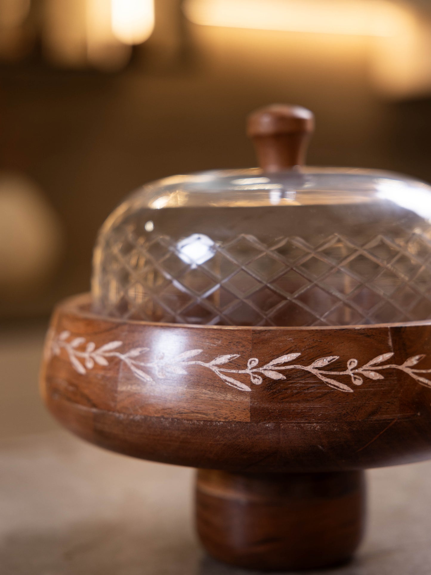 مضيفة كيك بتصميم بتصميم مميز