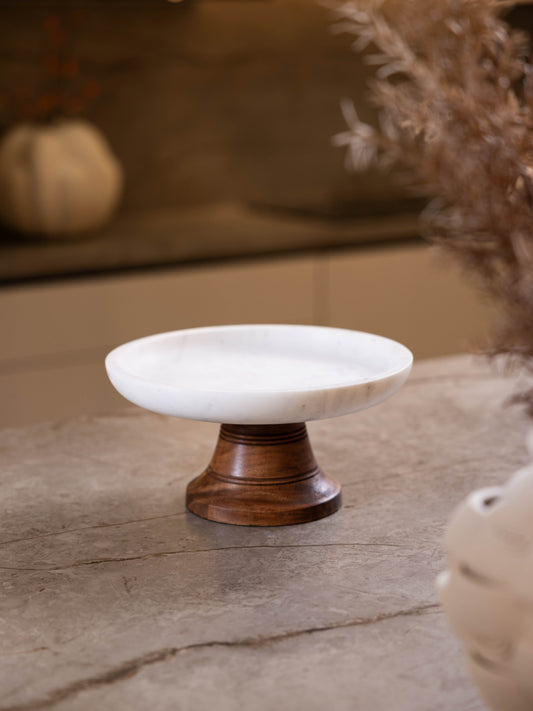 مضيفة كيك بتصميم مميز