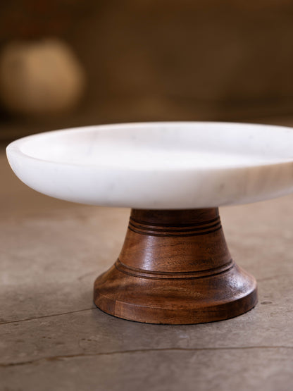 مضيفة كيك بتصميم مميز