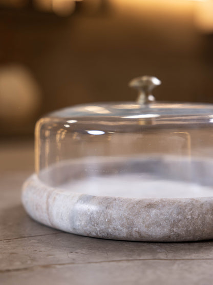 مضيفة كيك بتصميم أنيق