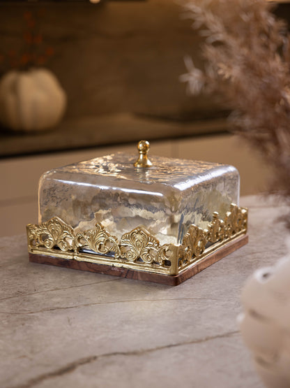 مضيفة حلويات بتصميم مميز