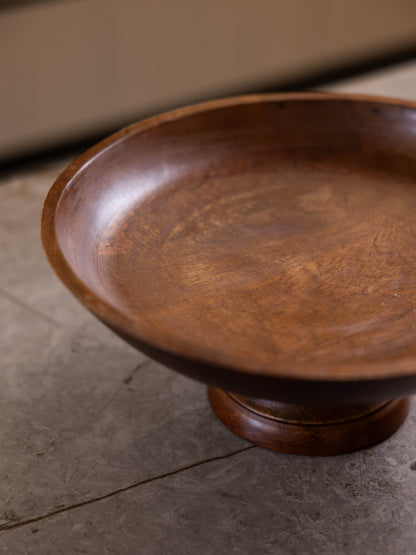 مضيفة كيك بتصميم أنيق