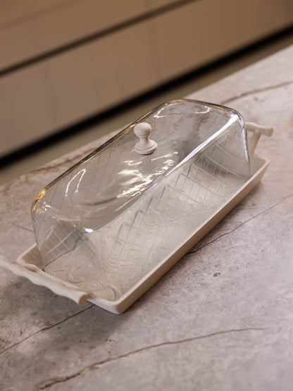 مضيفة كيك بتصميم مميز