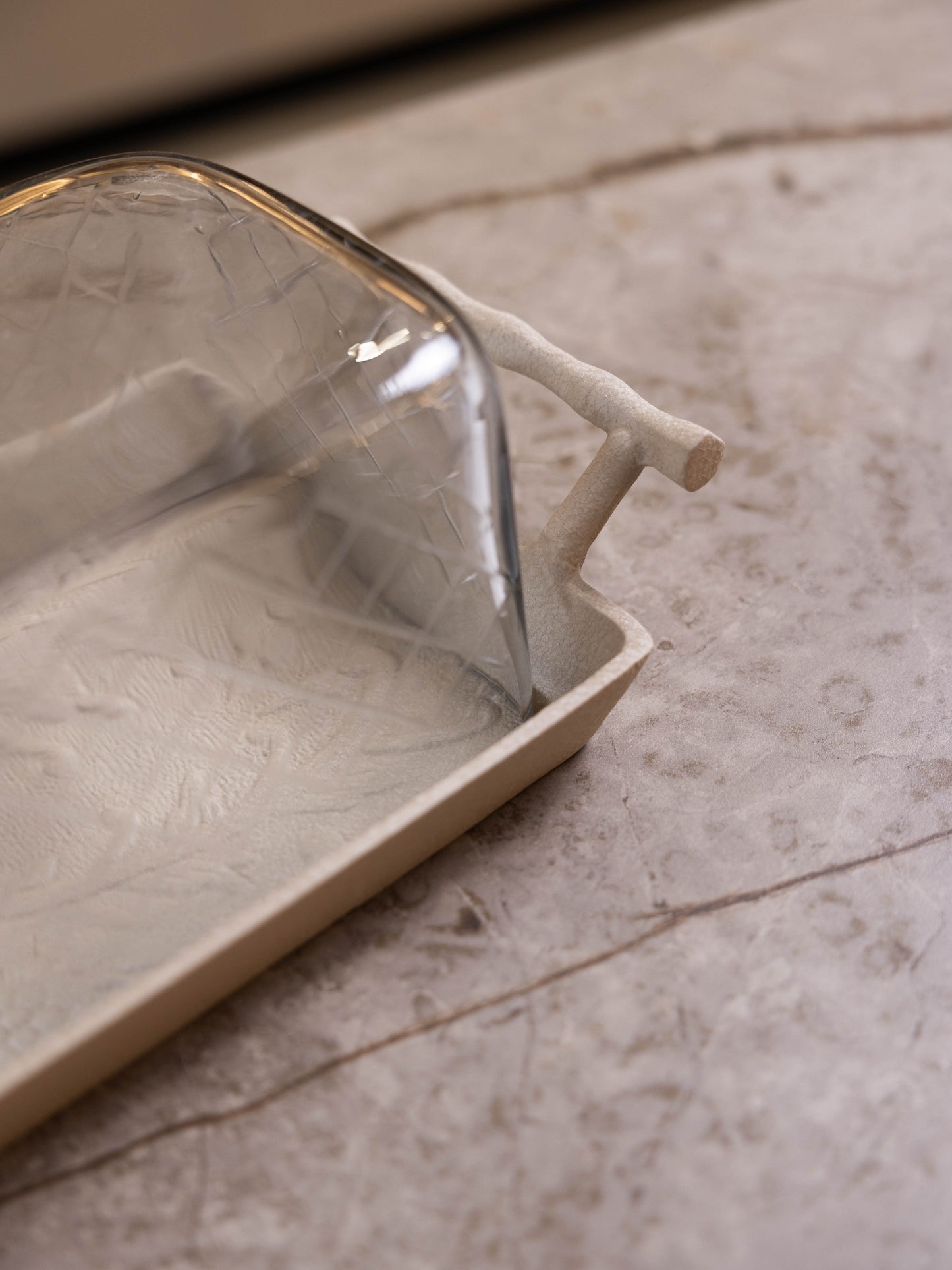 مضيفة كيك بتصميم مميز