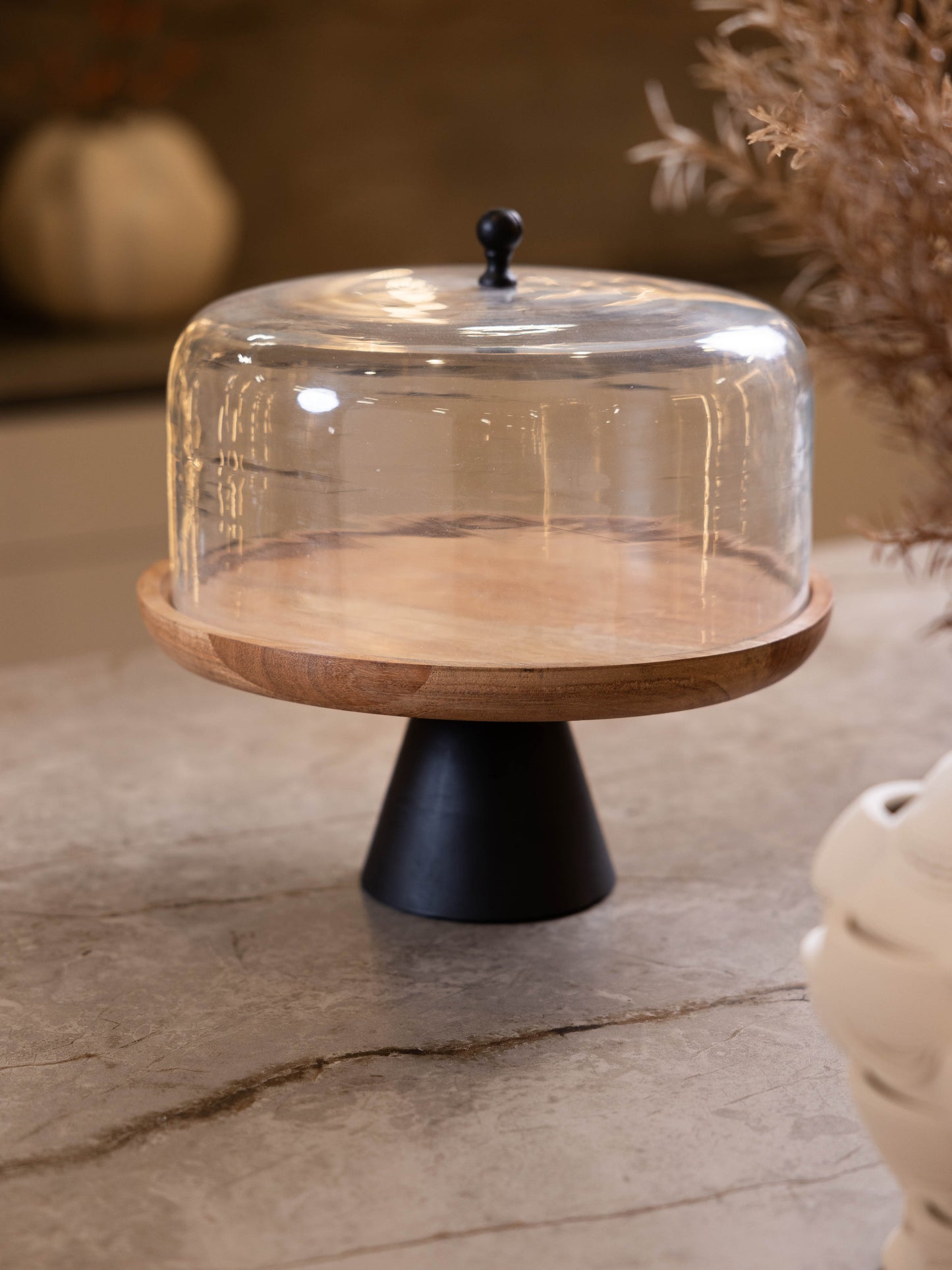 مضيفة كيك بتصميم مميز