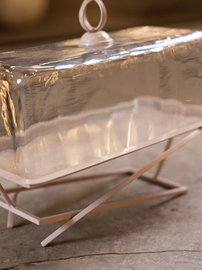 مضيفة كيك بتصميم كلاسيك