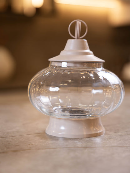 مضيفة حلويات بتصميم كلاسيك