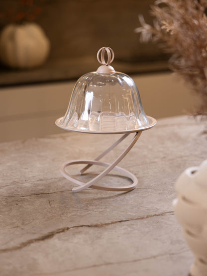 مضيفة حلويات بتصميم كلاسيك