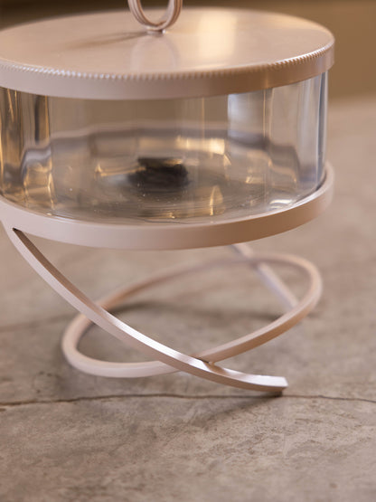 مضيفة حلويات بتصميم كلاسيك