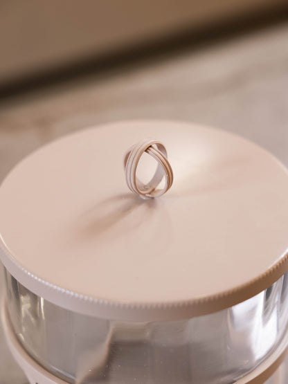 مضيفة حلويات بتصميم كلاسيك