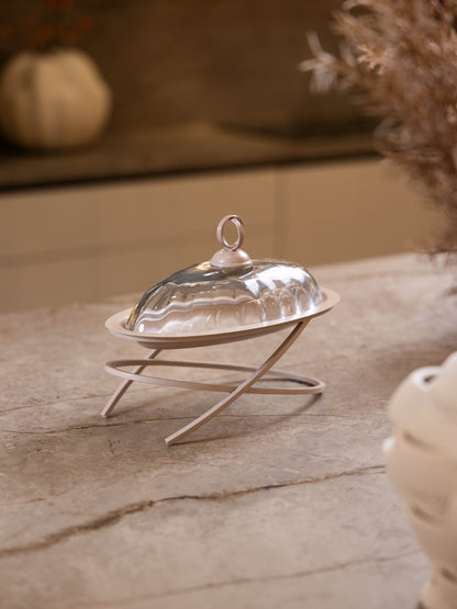 مضيفة حلويات بتصميم كلاسيك