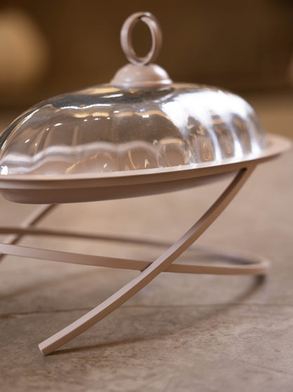 مضيفة حلويات بتصميم كلاسيك