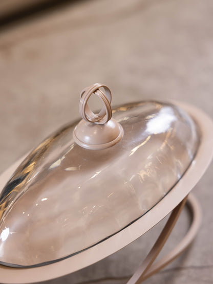 مضيفة حلويات بتصميم كلاسيك