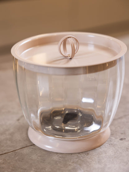 مضيفة حلويات بتصميم كلاسيك