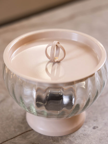 مضيفة حلويات بتصميم كلاسيك