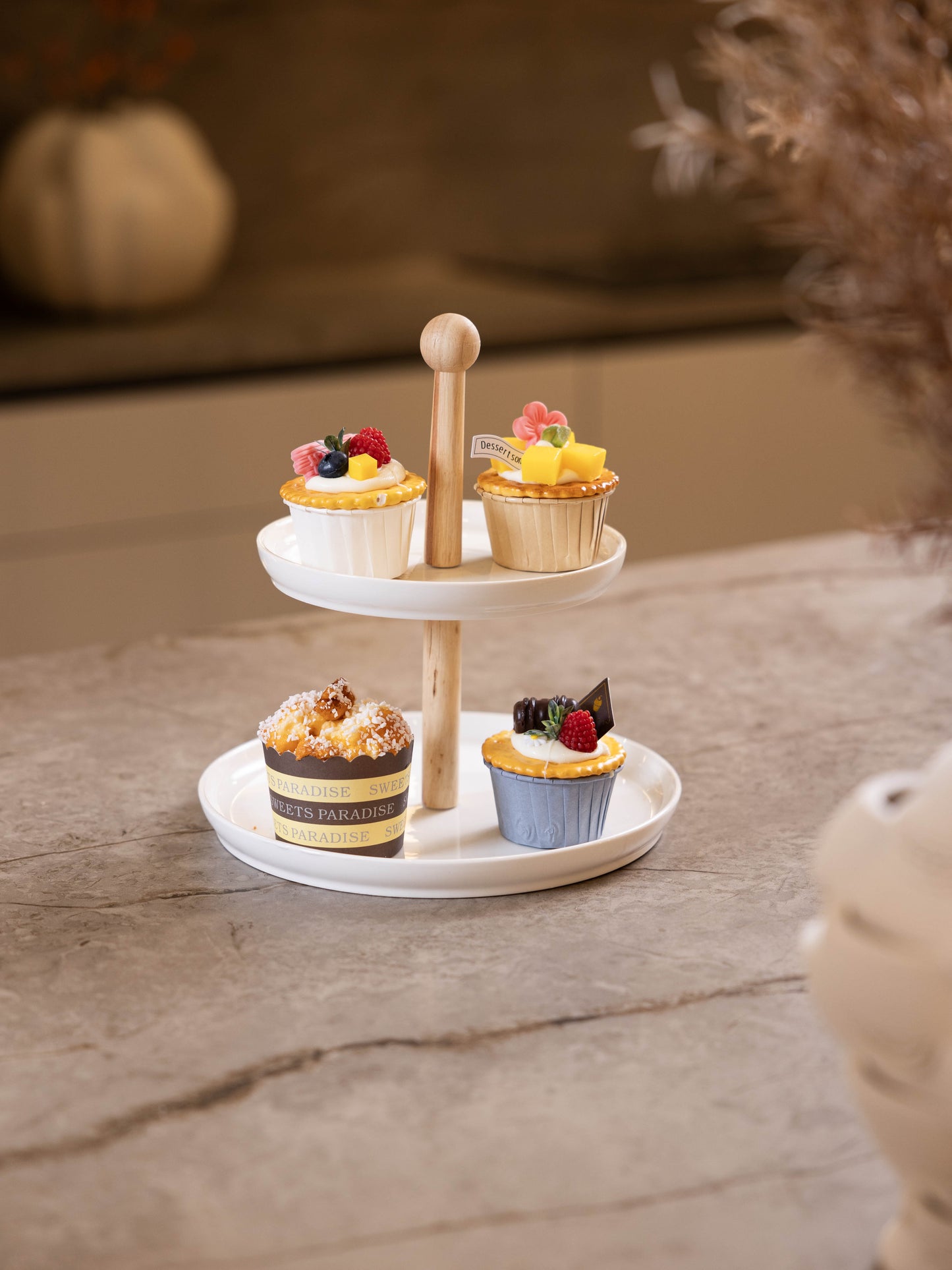 مضيفة كب كيك بتصميم أنيق