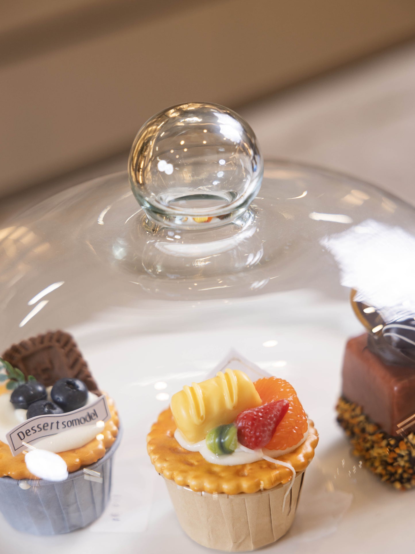 مضيفة كيك بتصميم أنيق