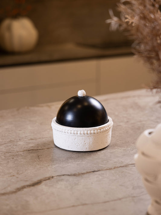 مضيفة حلويات بتصميم مميز