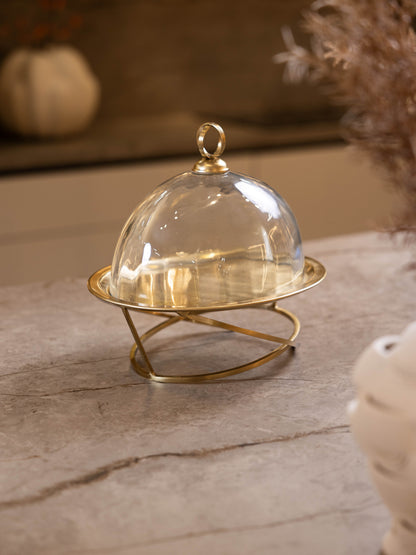 مضيفة كيك بتصميم كلاسيك