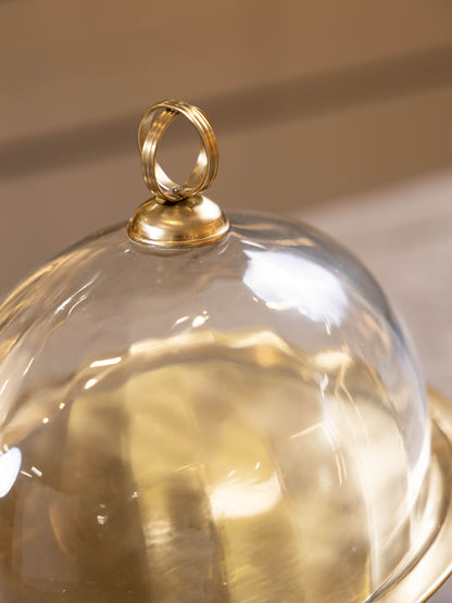 مضيفة كيك بتصميم كلاسيك