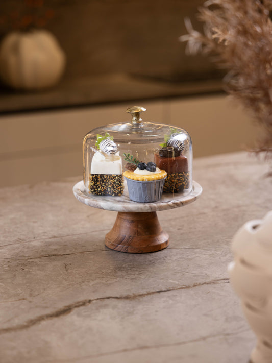 مضيفة كيك بتصميم أنيق