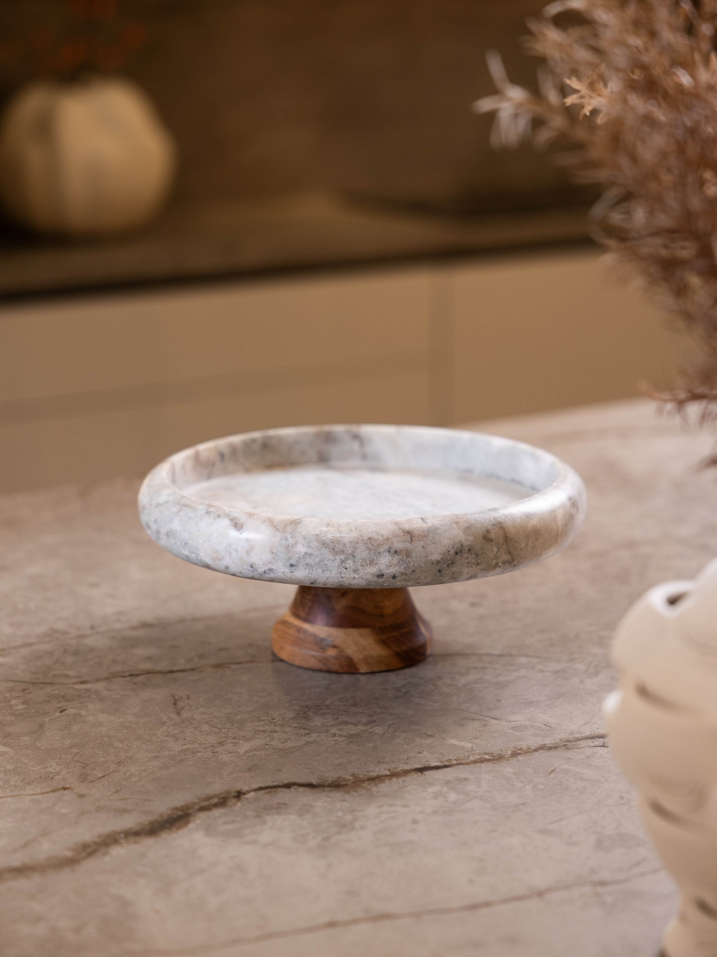 مضيفة كيك بتصميم مميز