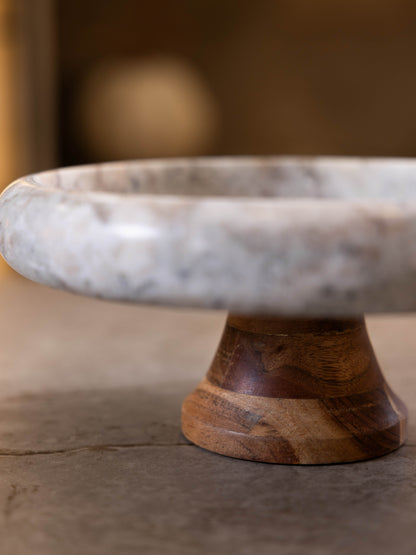 مضيفة كيك بتصميم مميز