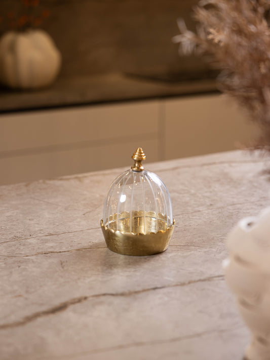 مضيفة حلويات بتصميم كلاسيك