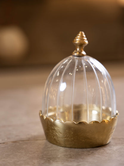 مضيفة حلويات بتصميم كلاسيك