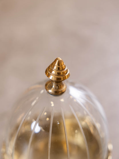 مضيفة حلويات بتصميم كلاسيك