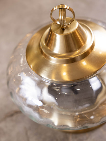 مضيفة حلويات بتصميم كلاسيك