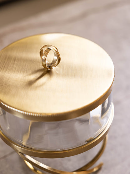 مضيفة حلويات بتصميم كلاسيك