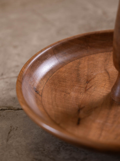 مضيفة كب كيك بتصميم أنيق