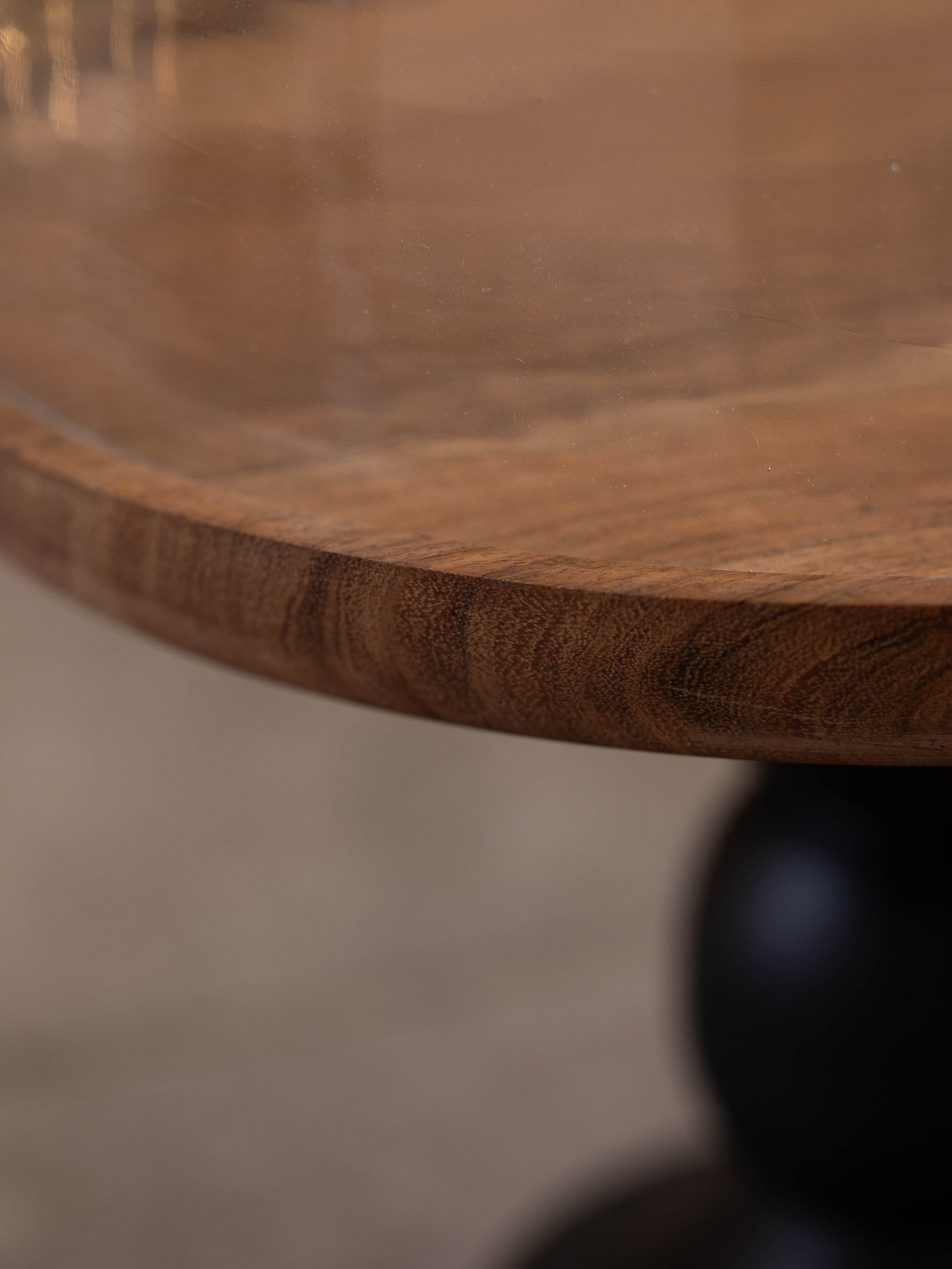 مضيفة كيك بتصميم أنيق