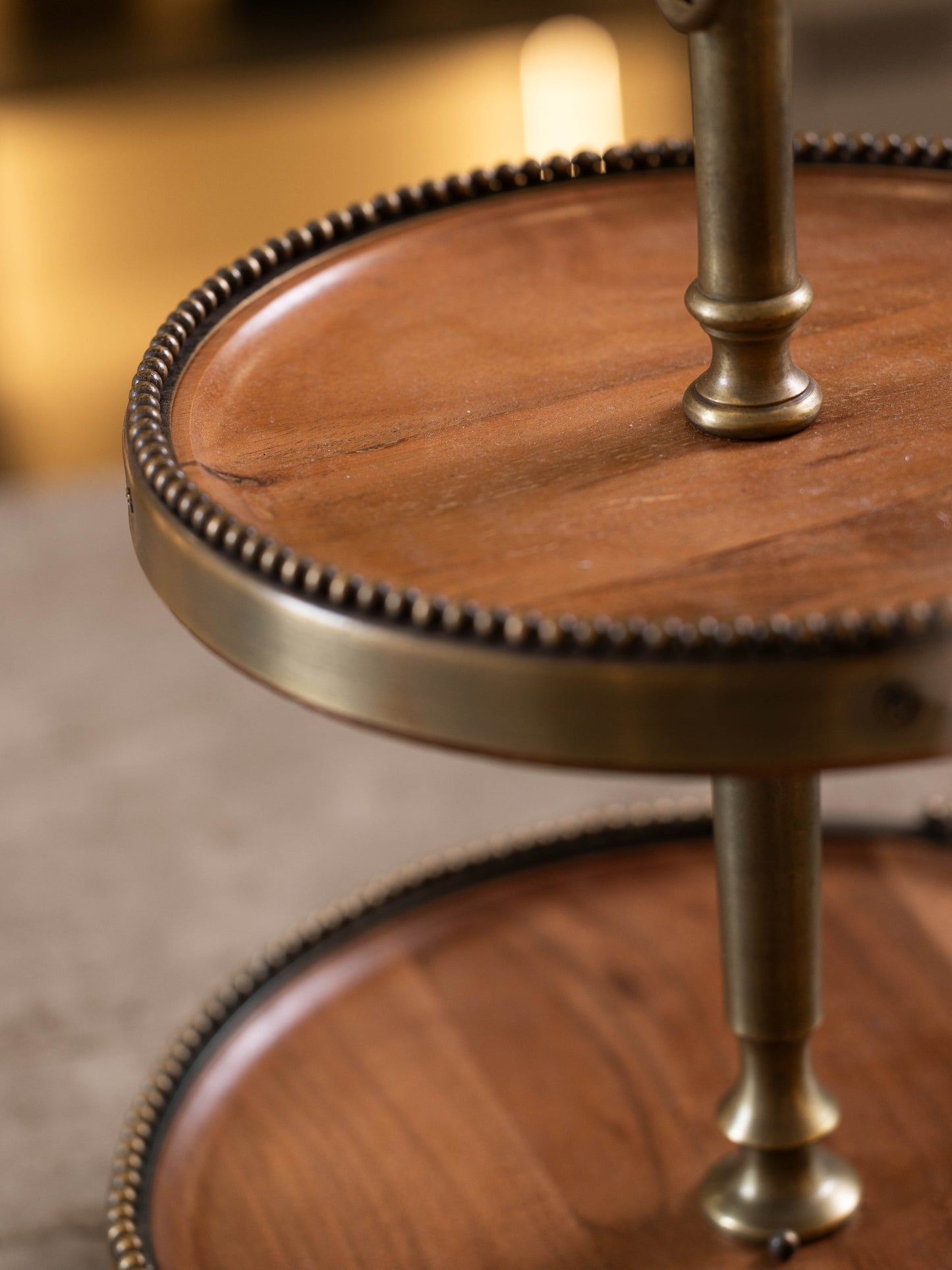 مضيفة كب كيك بتصميم مميز