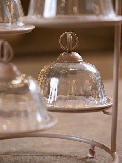 مضيفة حلويات بتصميم كلاسيك