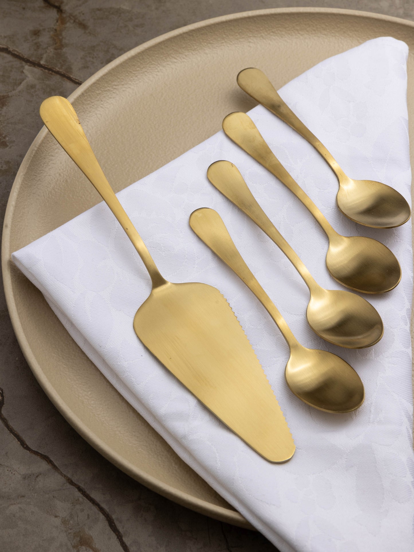 طقم ملاعق حلويات بتصميم أنيق