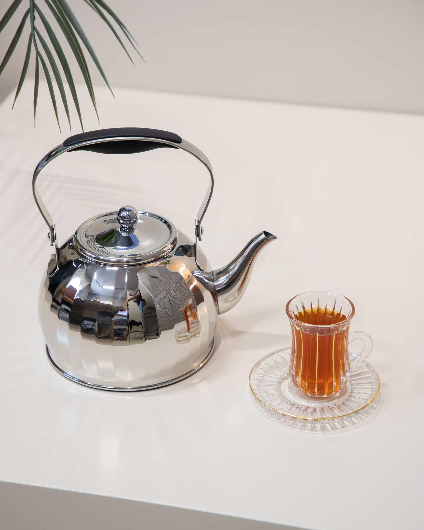 ابريق شاي بتصميم عملي