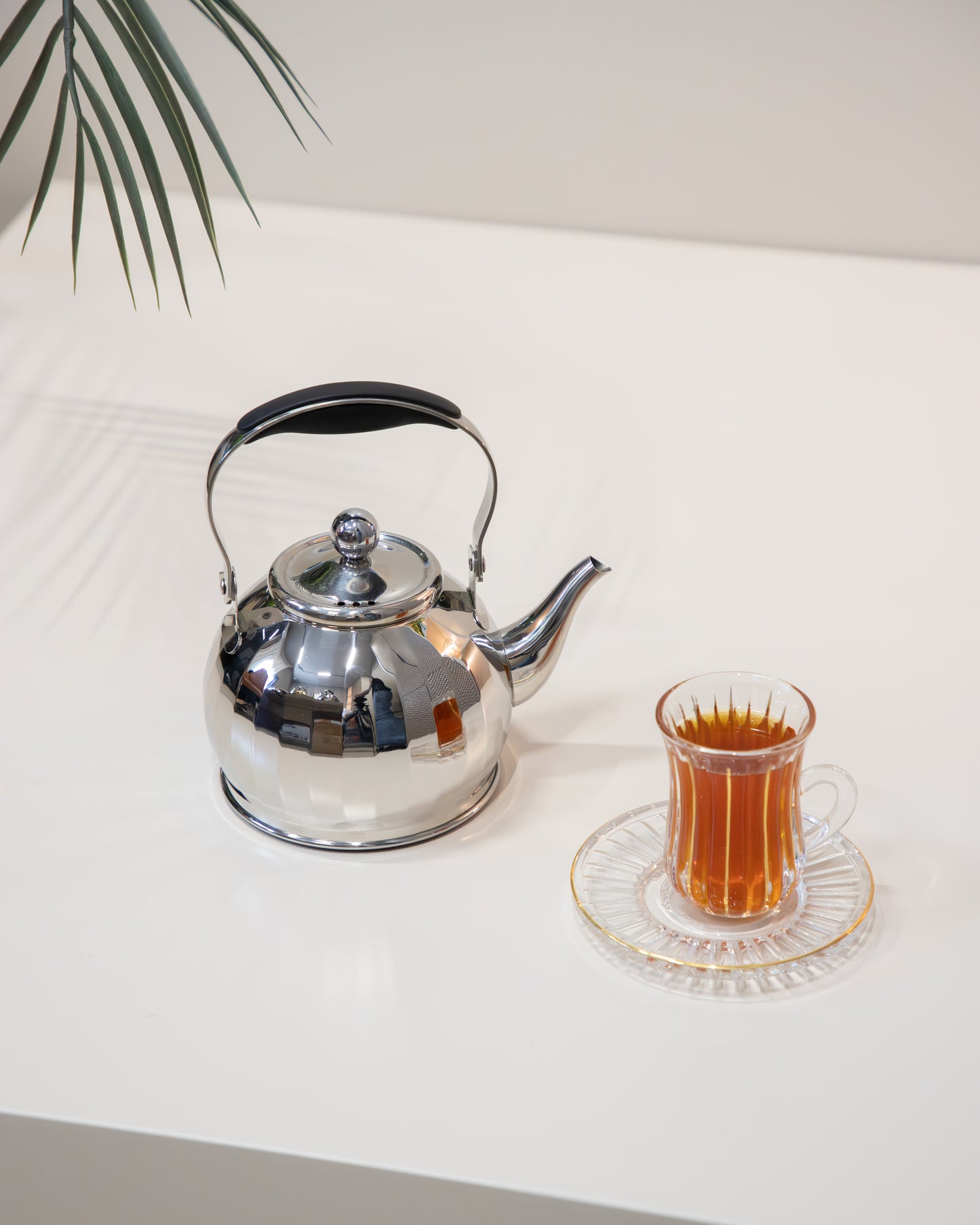 ابريق شاي بتصميم عملي